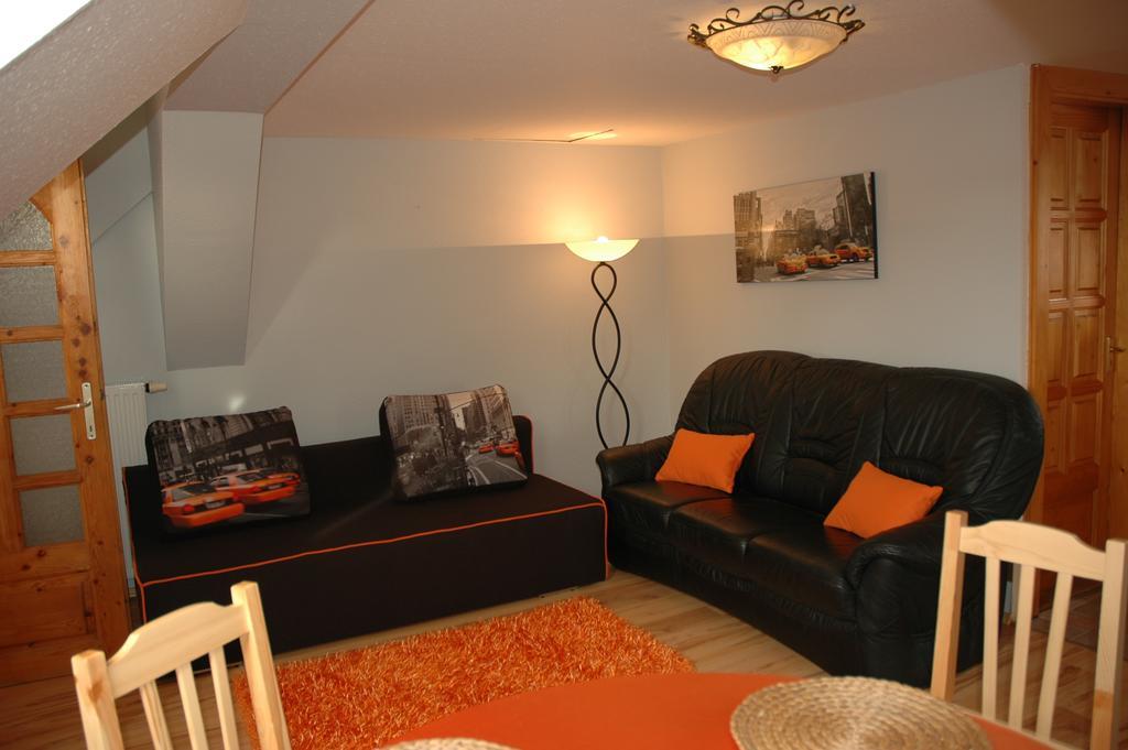 Alom Kucko Apartman زالاجيرسيج الغرفة الصورة