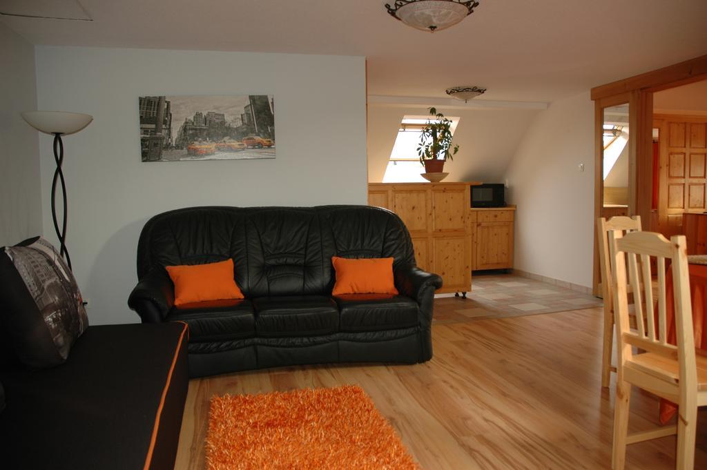 Alom Kucko Apartman زالاجيرسيج الغرفة الصورة