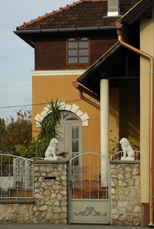 Alom Kucko Apartman زالاجيرسيج الغرفة الصورة